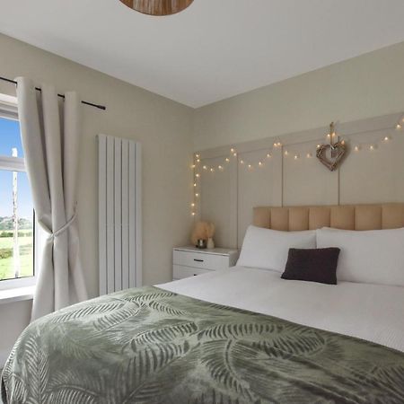 A Spacious Home From Home With Spectacular Views Heywood Екстериор снимка