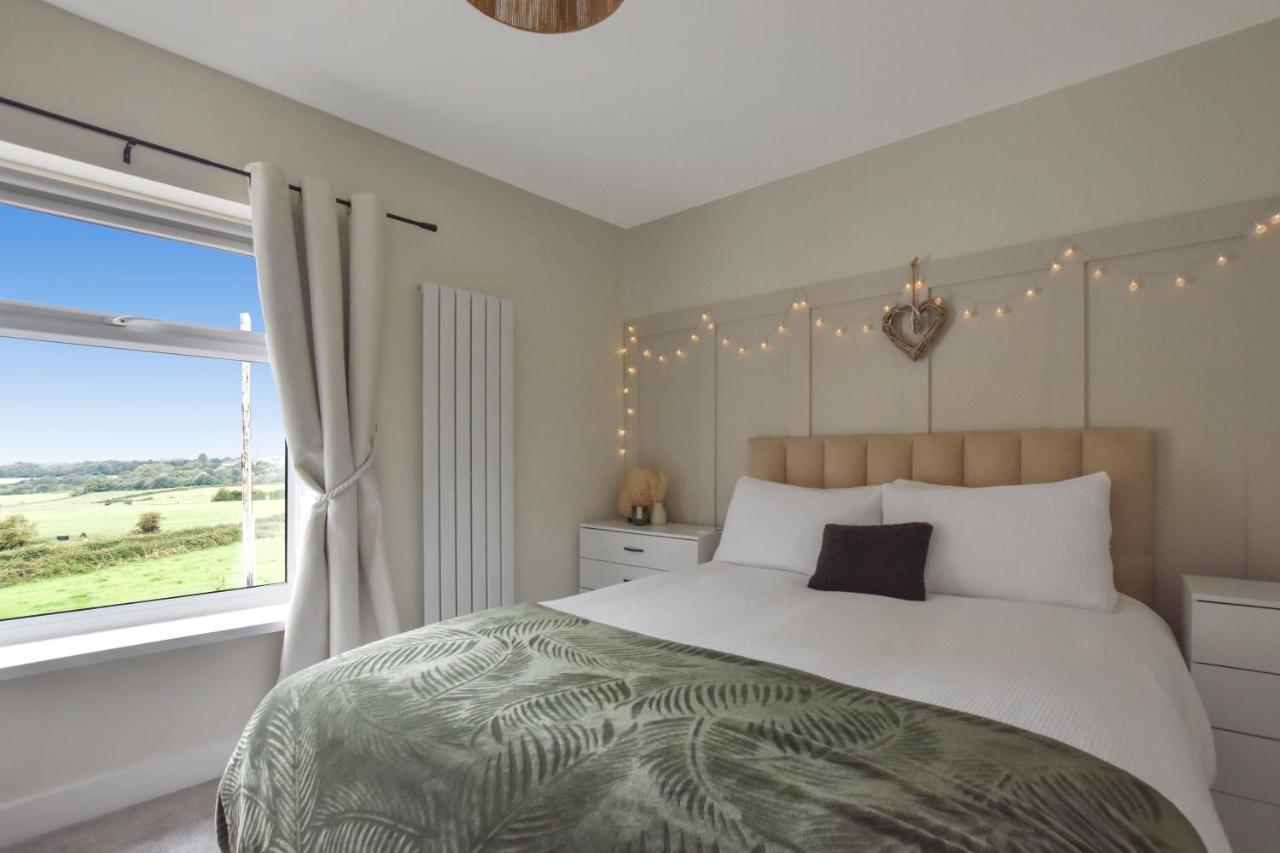 A Spacious Home From Home With Spectacular Views Heywood Екстериор снимка